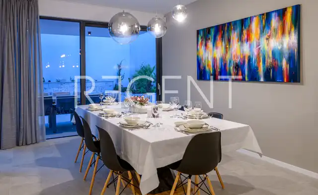 Trogir, Marina - Vila 400 m², 4 izby, bazén 30 m², 150 m od mora
