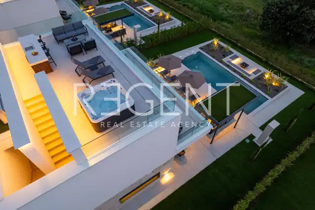 Istra, Poreč – Dizajnová vila s výhľadom na more 310 m2