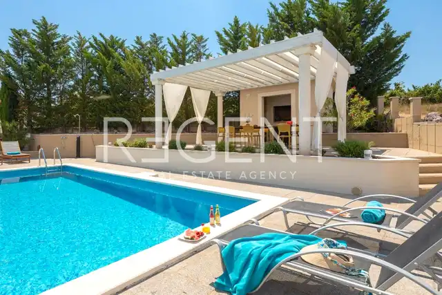 Istria, Poreč – Priestranná a elegantná vila s bazénom 400 m2