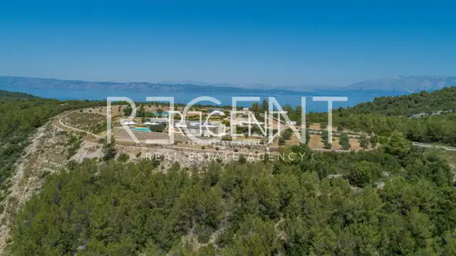 Hvar, Ivan Dolac - statek v srdci ostrova 140 000m2