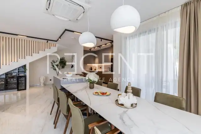 Dugi Rat - Vila 300 m², bazen, sauna ,pogled na more