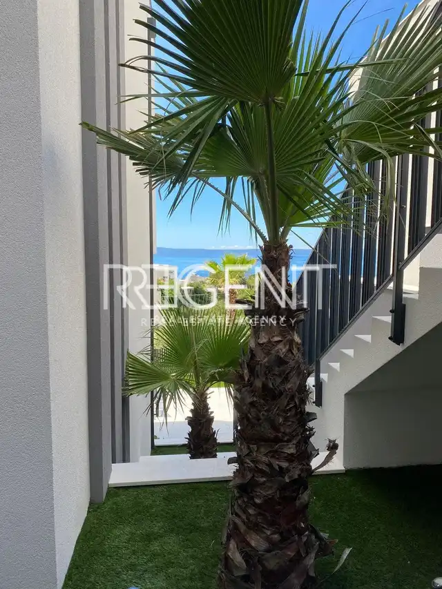 Makarska - Luxusná vila s tromi bytovými jednotkami
