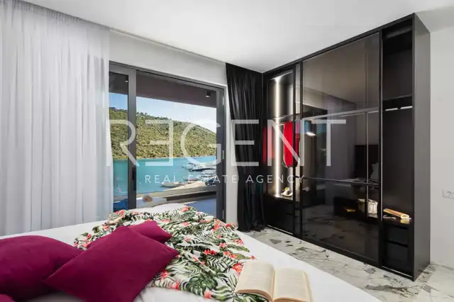 Rogoznica – Luxusní vila 200 m2 u moře