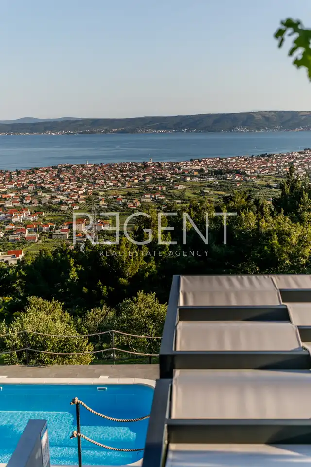 Vila 232 m², Kaštel Stari — 4SS, grijani bazen, pogled na more