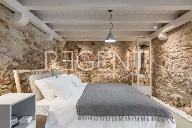 Brač, Pučišća - Nádherná kamenná vila 120 m2