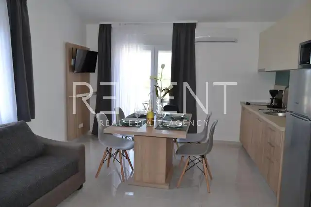 Karlobag, Cesarica – Haus mit Apartments mit Meerblick