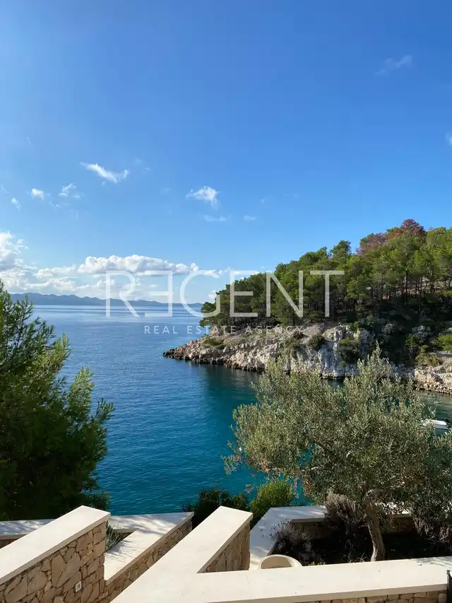 Milna, Brač - Ekskluzivna družinska vila v prvi vrsti do morja