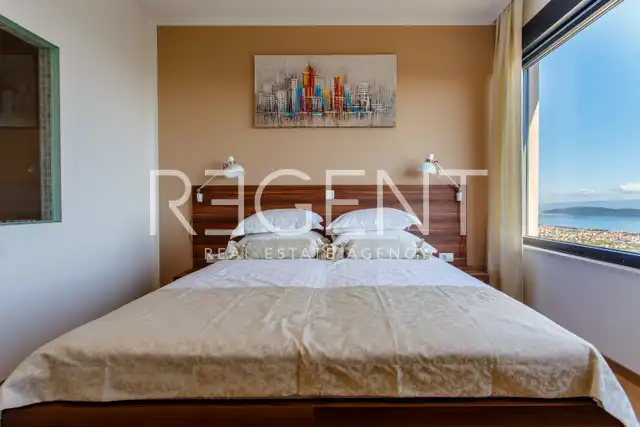 Vila 232 m², Kaštel Stari — 4SS, grijani bazen, pogled na more