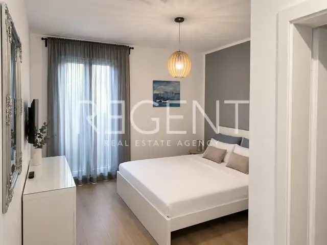 Parenzo, dintorni – casa di 135 mq, arredata con piscina e giardino.