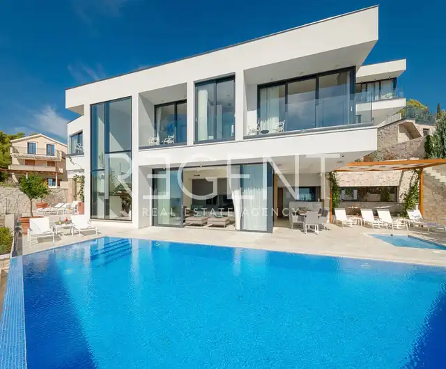 Hvar – Moderná vila s výhľadom na more 195 m2