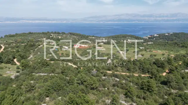 Brač, Sutivan - Poľnohospodárska pôda (24 504 m2) s možnosťou výstavby