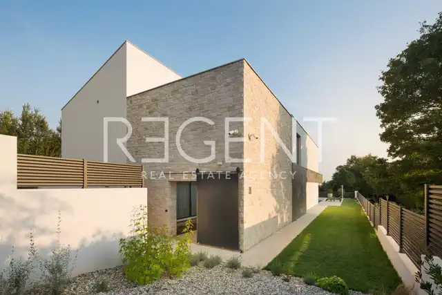Istrie, Ližnjan - luxusní vila s privátním bazénem 400m2