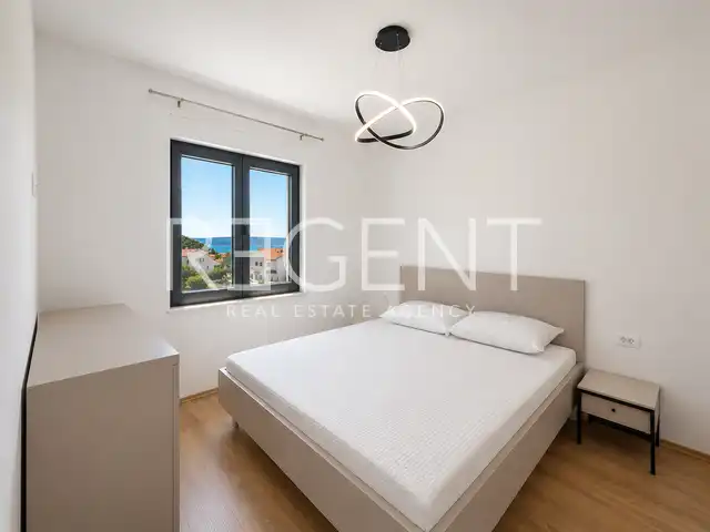 Dvoetažni stan 140 m², Brodarica, Šibenik- 3SS, krovna terasa, garaža