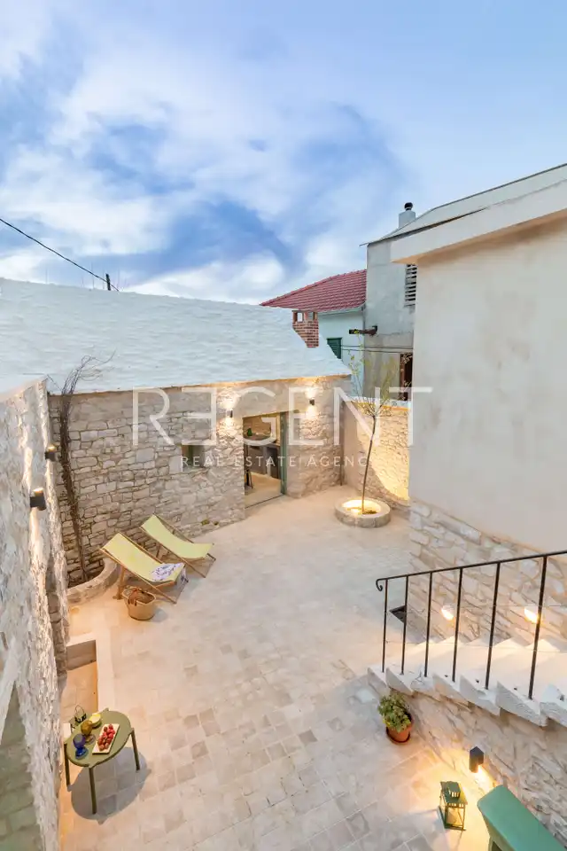 Brač, Pučišća - Nádherná kamenná vila 120 m2