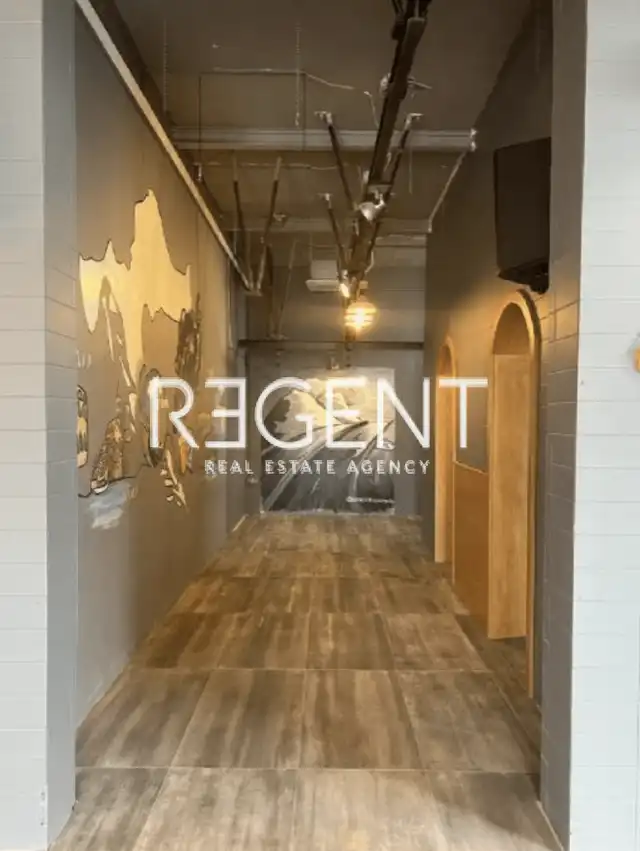 Trogir - Immeuble résidentiel et commercial de 1380 m2 avec terrain associé dans un excellent emplacement