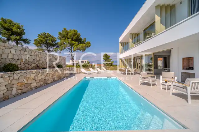Brač, Sutivan - Nádherná vila blízko mora 274m2