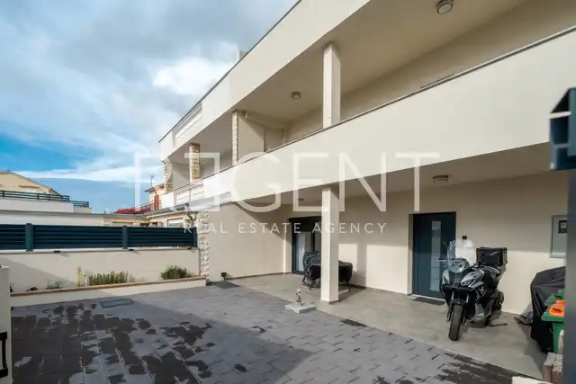Vodice, Zatonská ulica - Dvojdom na výbornom mieste