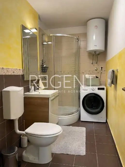 Split, Skalice - Dvosoban stan s loggiom 60 m2