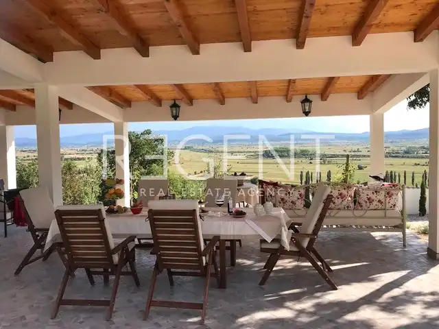 Sinj – Luxusný kamenný dom s rozlohou 500 m2 na pozemku s rozlohou 6000 m2