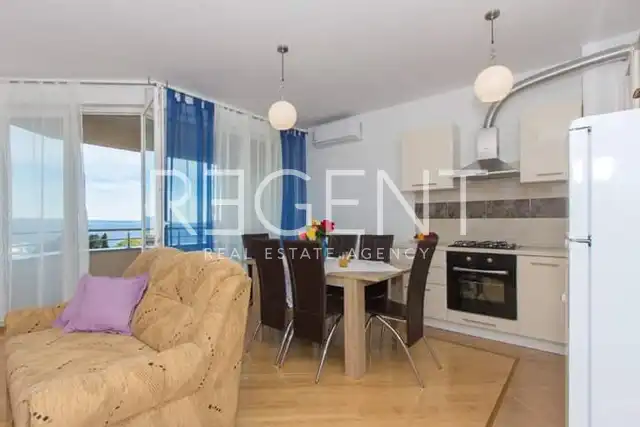 Split, Žnjan - Appartement de trois pièces avec loggia