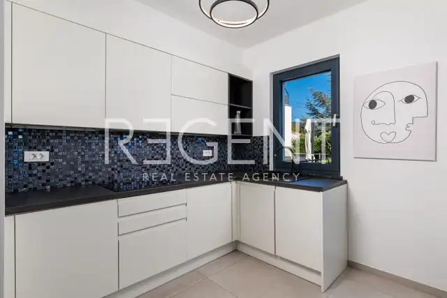 Stan 130 m², pogled na more, terasa i bazen – Opatija, Lovran