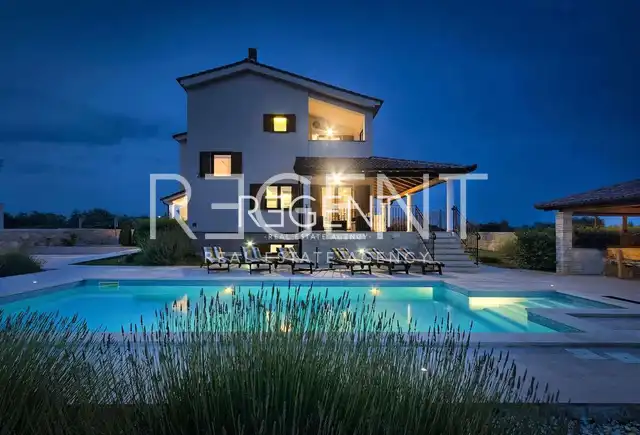 Istra, Pula – Čudovit družinski dom 294 m2