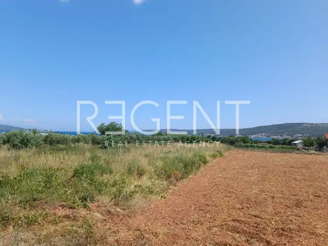 Split, Kaštel Štafilić - building plot first row to the sea, 5600 m2