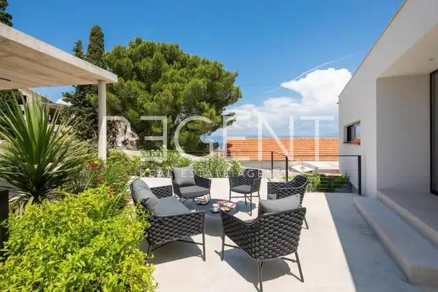 Brač - Moderna vila z bazenom, jacuzzijem in savno