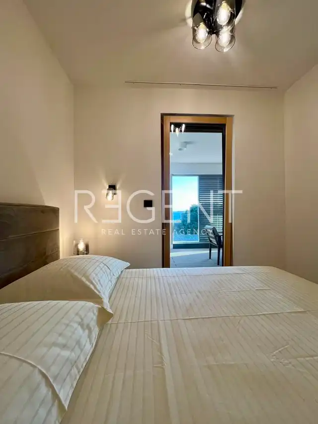 Split, Duilovo - Three-room apartment with a loggia and sea view