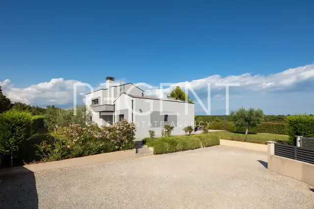 Villa 250 m², Vodnjan area — 78 m² pool, 1600 m² plot
