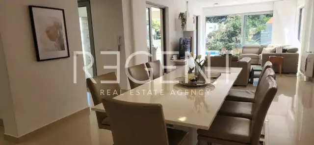 Korčula, Žrnovo - Villa au premier rang de la mer 280 m2