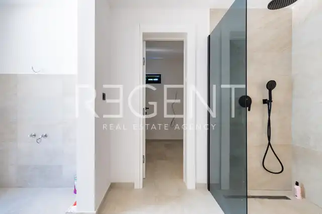 Trogir - Nouvelle villa moderne de 300m2 avec piscine et jacuzzi