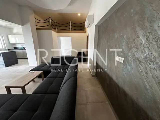 Split, Podstrana - Dům se třemi bytovými jednotkami a výhledem na moře 340m2