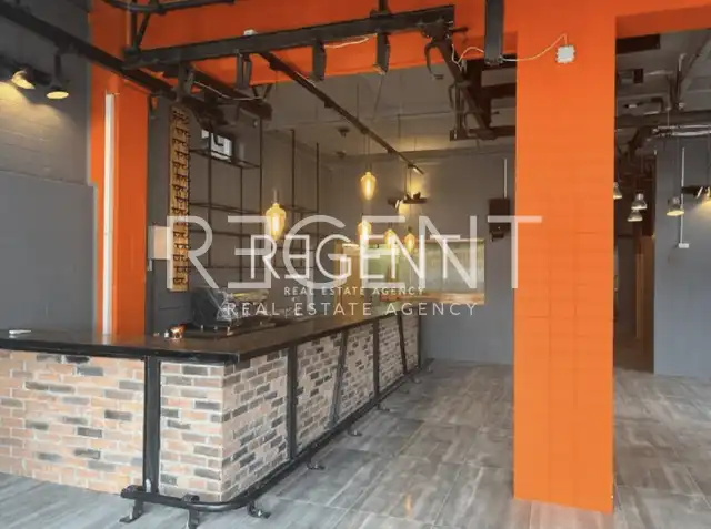 Trogir - Immeuble résidentiel et commercial de 1380 m2 avec terrain associé dans un excellent emplacement