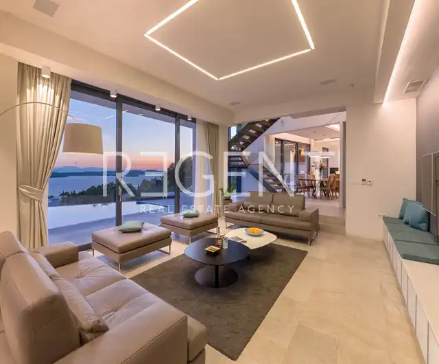 Hvar – Moderná vila s výhľadom na more 195 m2