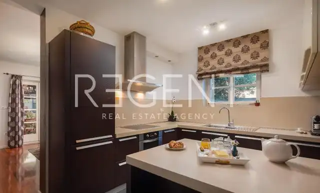 Istria, Poreč – Priestranná a elegantná vila s bazénom 400 m2
