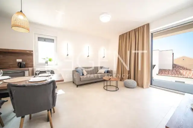 Zadar, Vrsi – trojizbové apartmány s bazénom a výhľadom na more