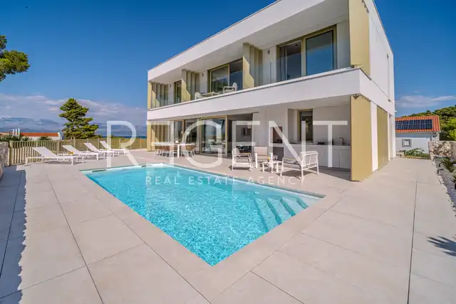 Brač, Sutivan - Predivna vila u blizini mora 274m2