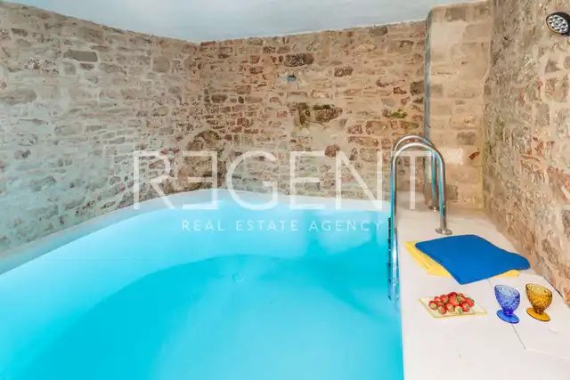 Brač, Pučišća - Nádherná kamenná vila 120 m2