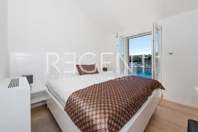 Brač, Milna - Moderní vila v první řadě u moře, 264 m2