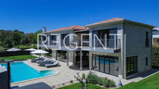 Istra, Tar Vabriga - prostorna vila z bazenom, jacuzzijem in velikim vrtom