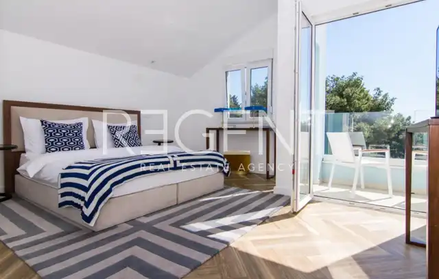 Trogir - Attico moderno di cinque locali con terrazza e vista mare 185 m2