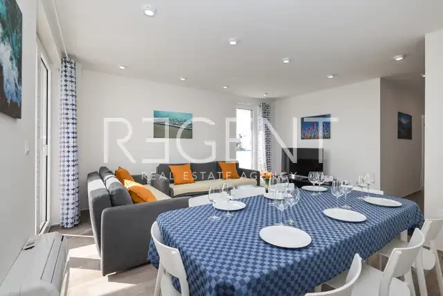 Privlaka - Reihenhaus mit Pool und Dachterrasse