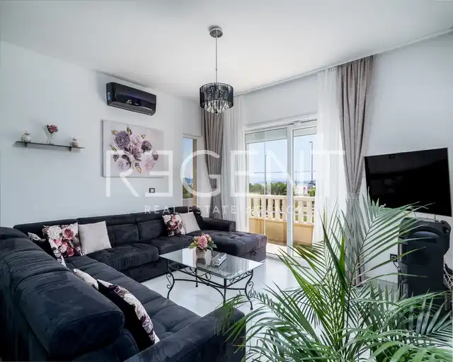 Split, Kaštela - Villa mit Pool und Meerblick 333 m2