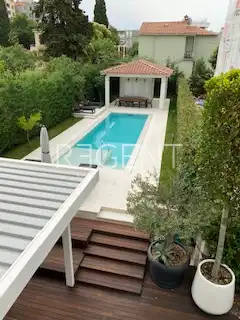 Rovinj – luksuzna vila z bazenom, prva vrsta do morja