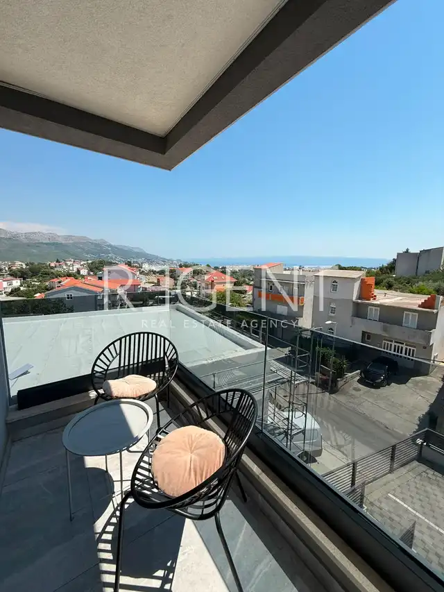 Split, Kila — Dvosobno stanovanje 66 m², balkon, garaža, novejša stavba