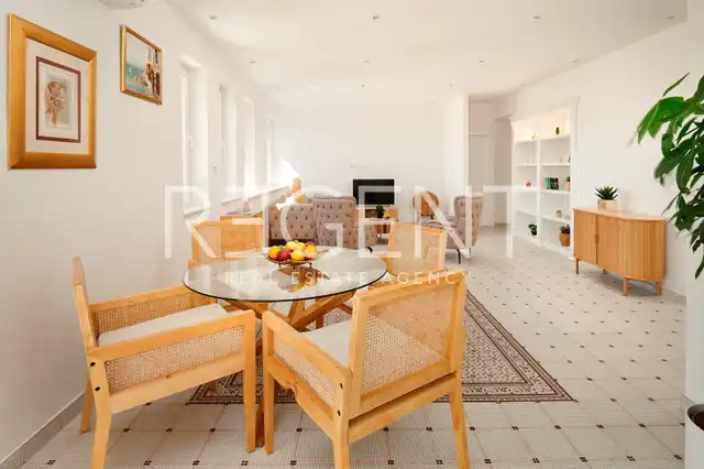 Split, Bačvice - Trojizbový byt s loggiou 105 m2