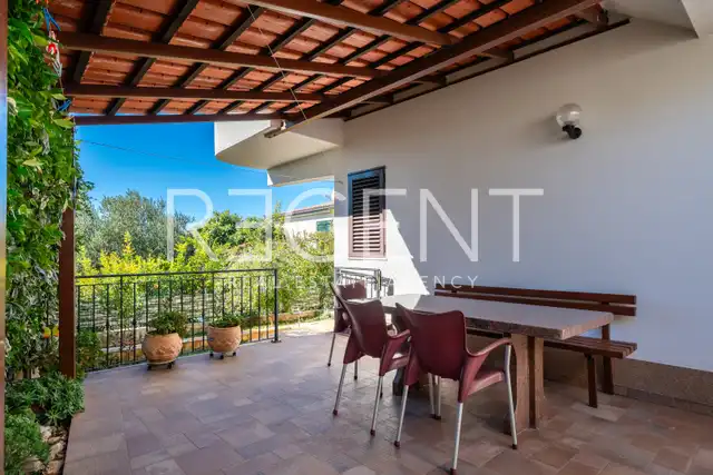 Šibenik, Rogoznica - Dům se šesti apartmány
