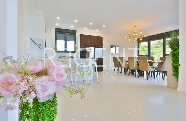 Split, Kučine - Luxusná vila 700 m2