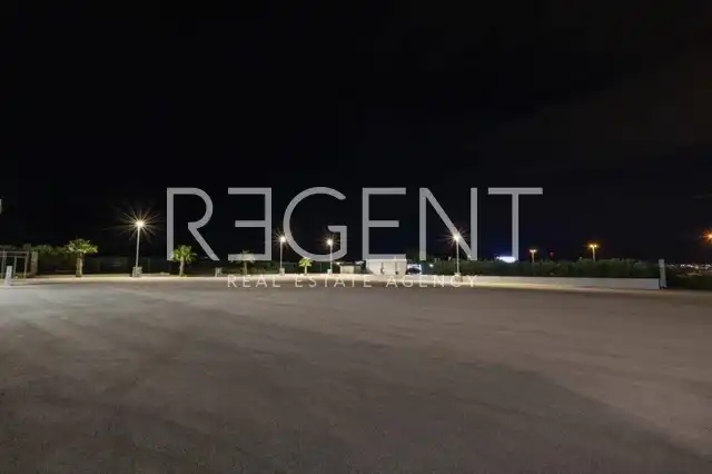 Trogir, Plano - poslovni prostor 500 m2